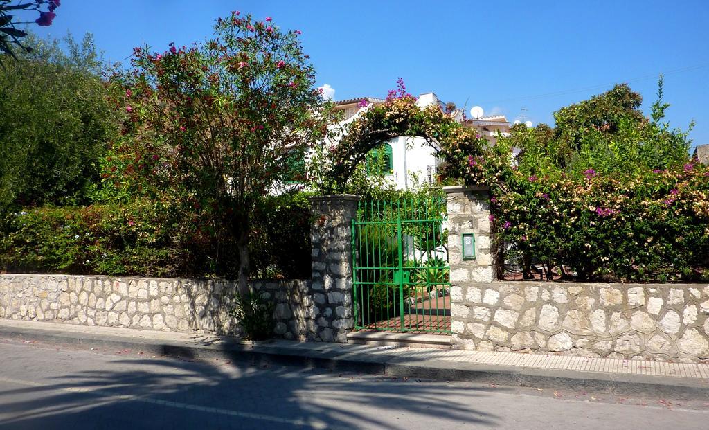 Seafront Apartments Garden House Таормина Номер фото