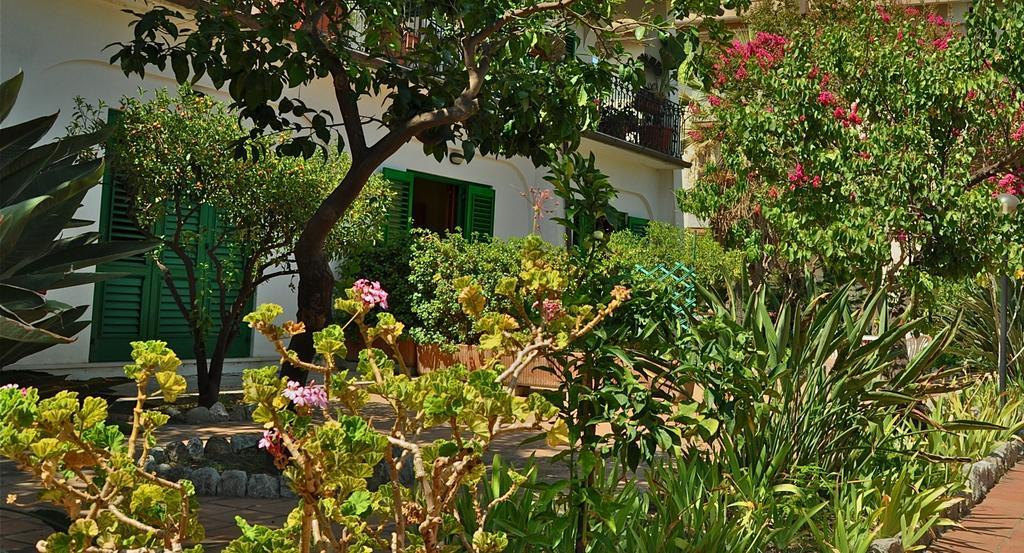 Seafront Apartments Garden House Таормина Номер фото